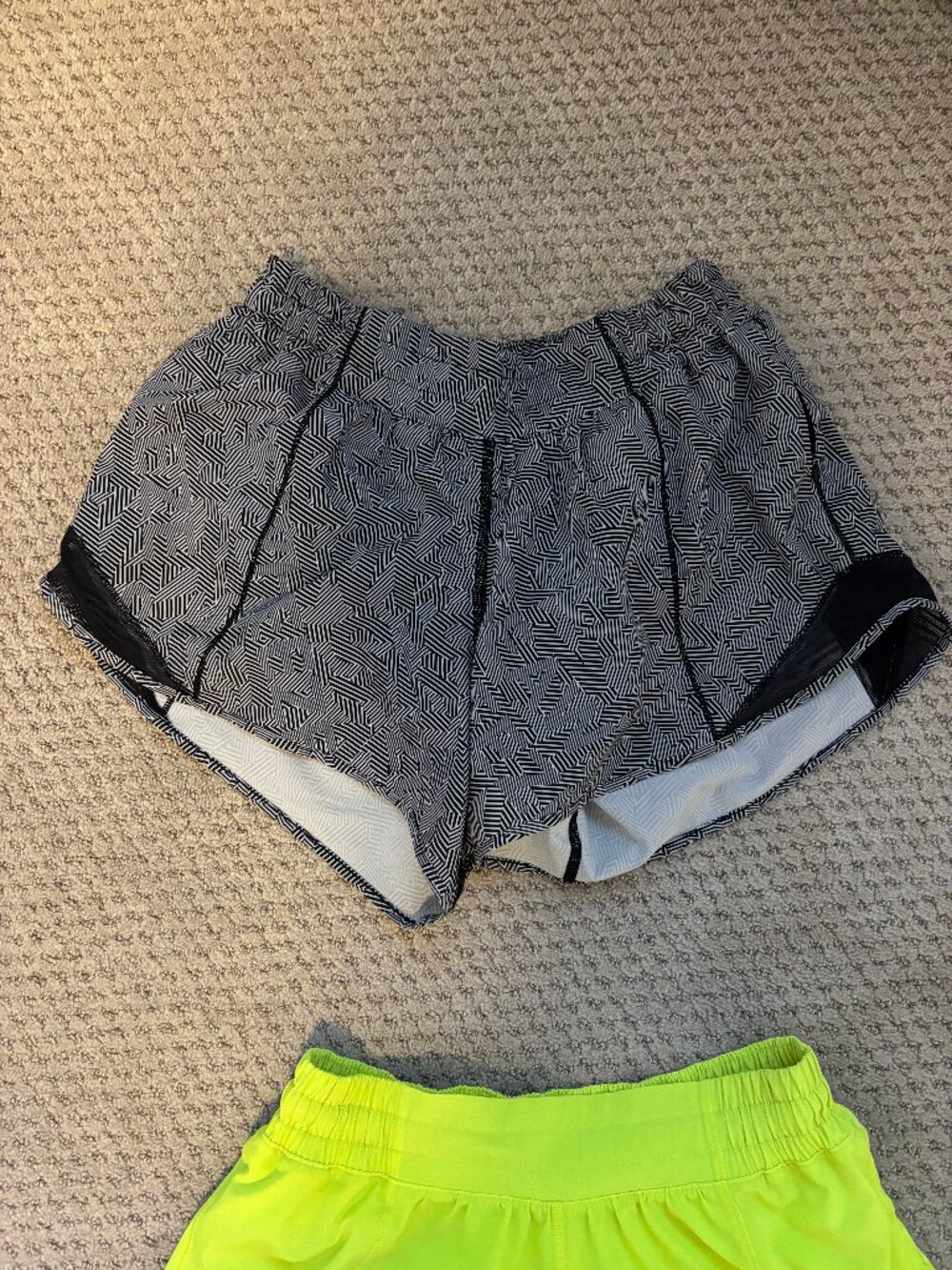 Lululemon Hotty Hot Shorts - size 6